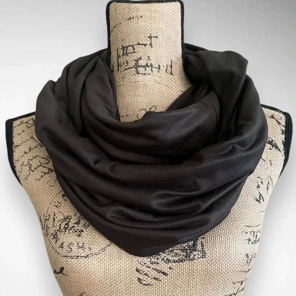 BEYOND YOGA Black Infinity Scarf With Zipper Pocket‎ NWOT